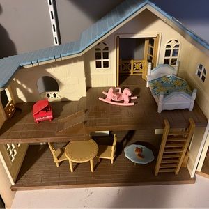 Calico Critters Tree house school, Hillcrest Home, many figures.